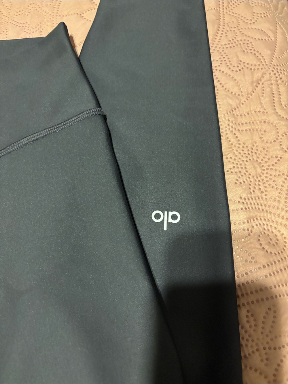 ALO Performance Leggings - Picture 2 of 4